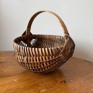 Amish Style Large Egg Basket Vintage